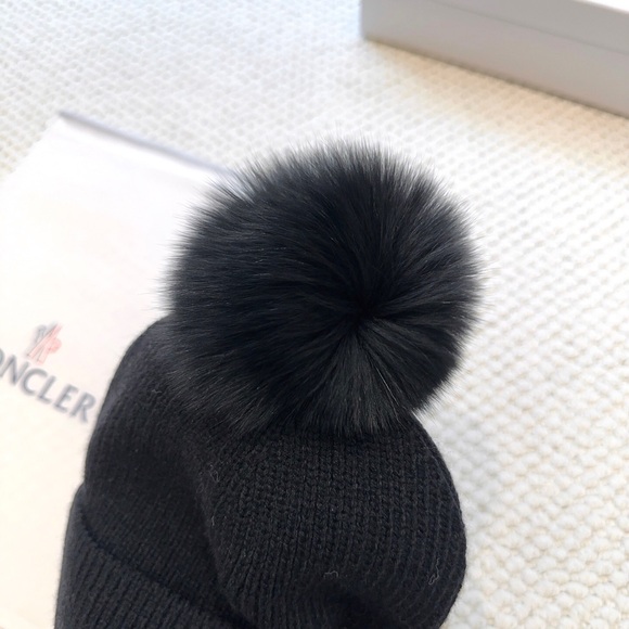 Moncler Black Beanie Logo Patch Unisex BNRT - Picture 6 of 7